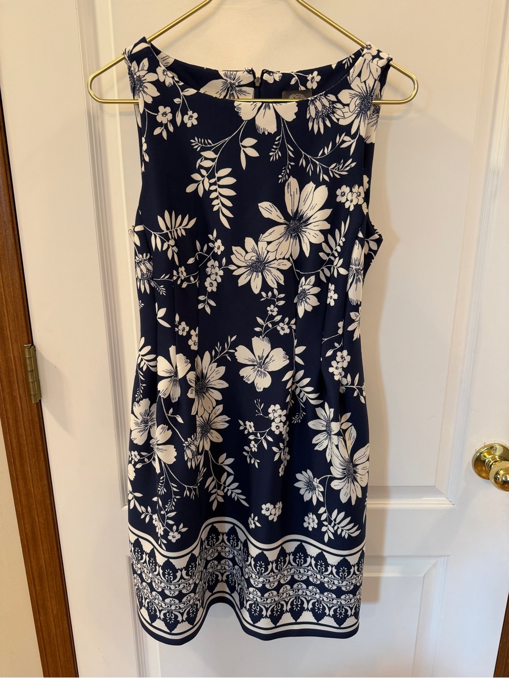 Vince Camuto Navy and White Floral Sleeveless Shift Dress